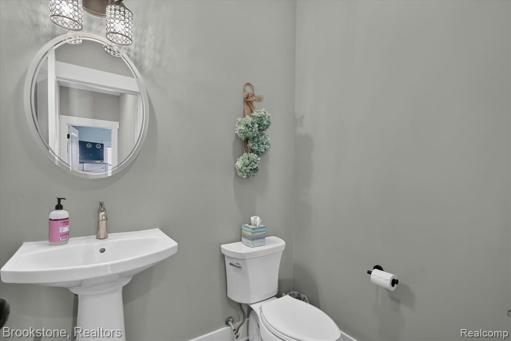 9830 Loretta Lane, South Lyon, MI 48178 — Photo 25