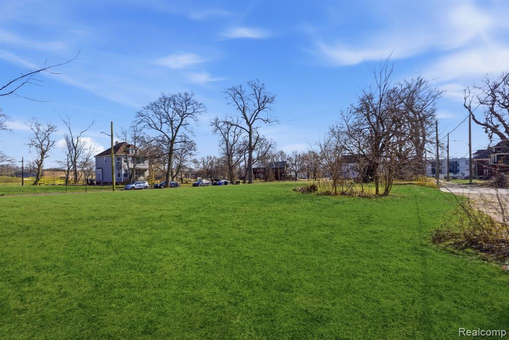 2151 Townsend Street, Detroit, MI 48214 — Photo 2