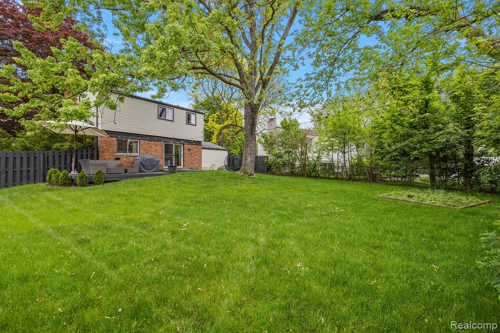 1000 CANTERBURY Street, Northville, MI 48167 — Photo 10