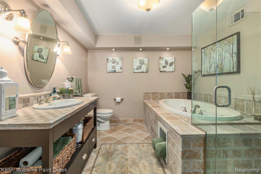 556 ORCHARD RIDGE Drive, Lake Orion, MI 48362 — Photo 26