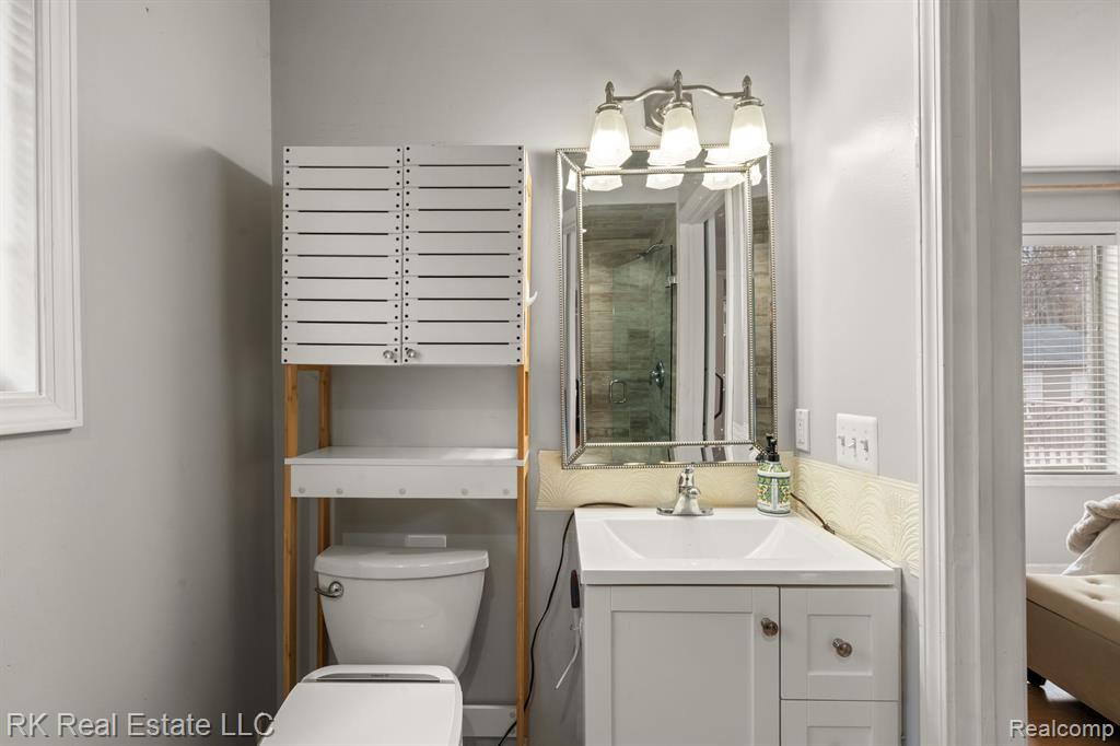 8948 RHODE Drive, Shelby Twp, MI 48317 — Photo 21