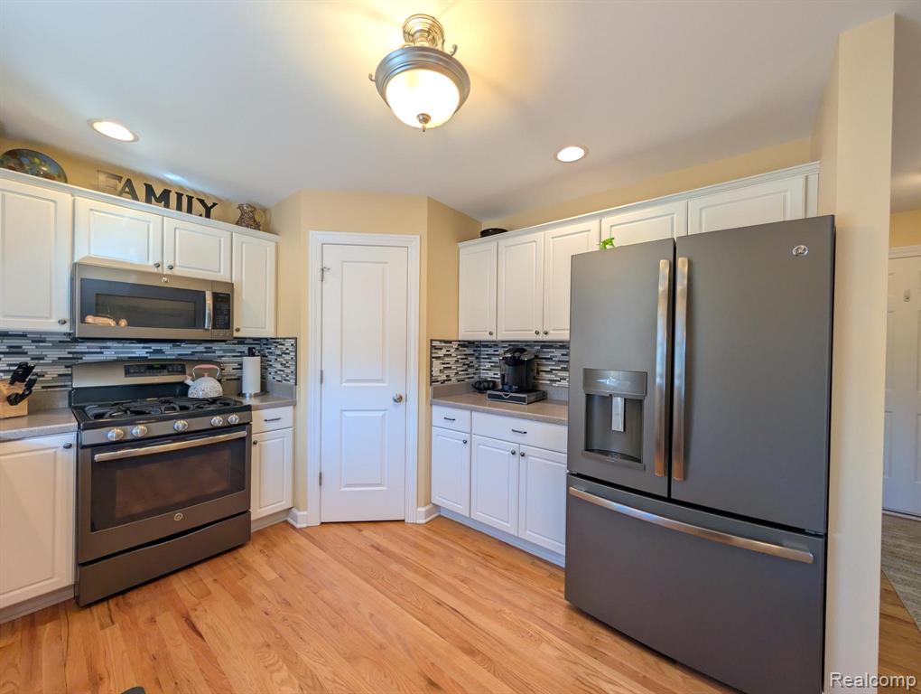 5441 Meadow Creek Court, Flint, MI 48532 — Photo 17