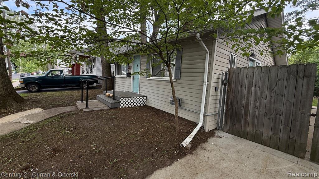 648 W HAZELHURST Street, Ferndale, MI 48220 — Photo 2