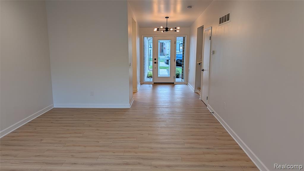 2014 Waldons Court S, West Bloomfield, MI — Photo 4