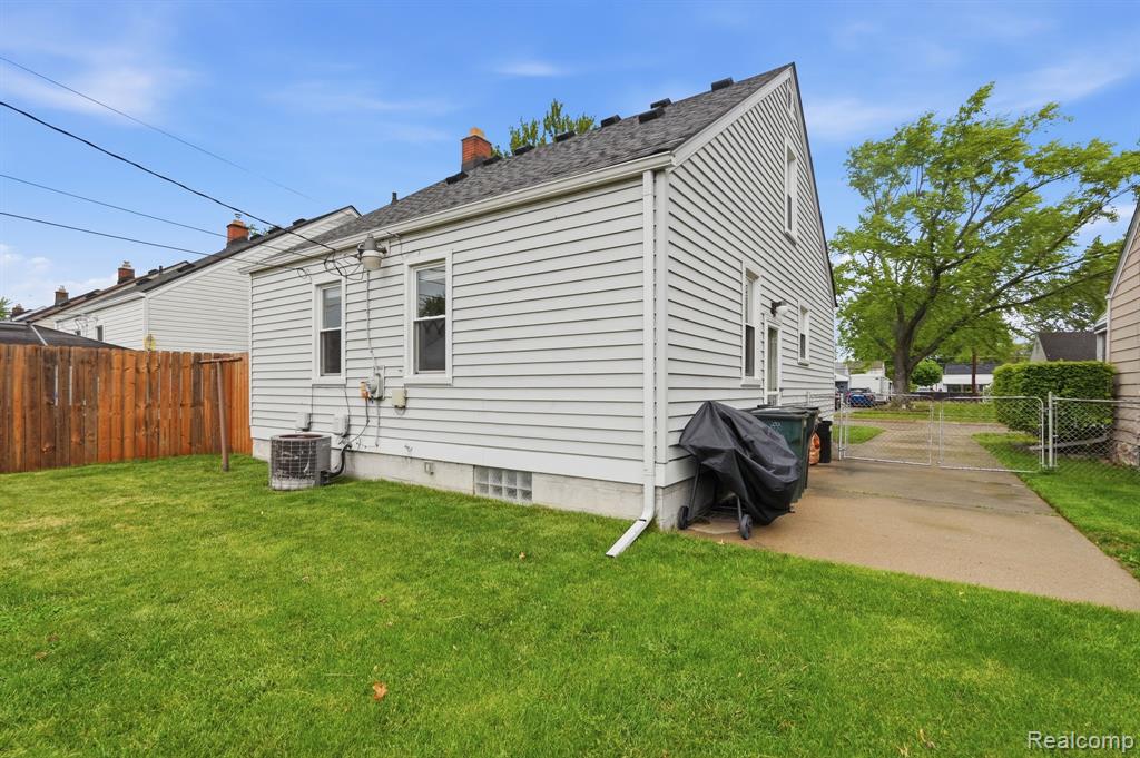 22440 California Street, Saint Clair Shores, MI 48080 — Photo 27