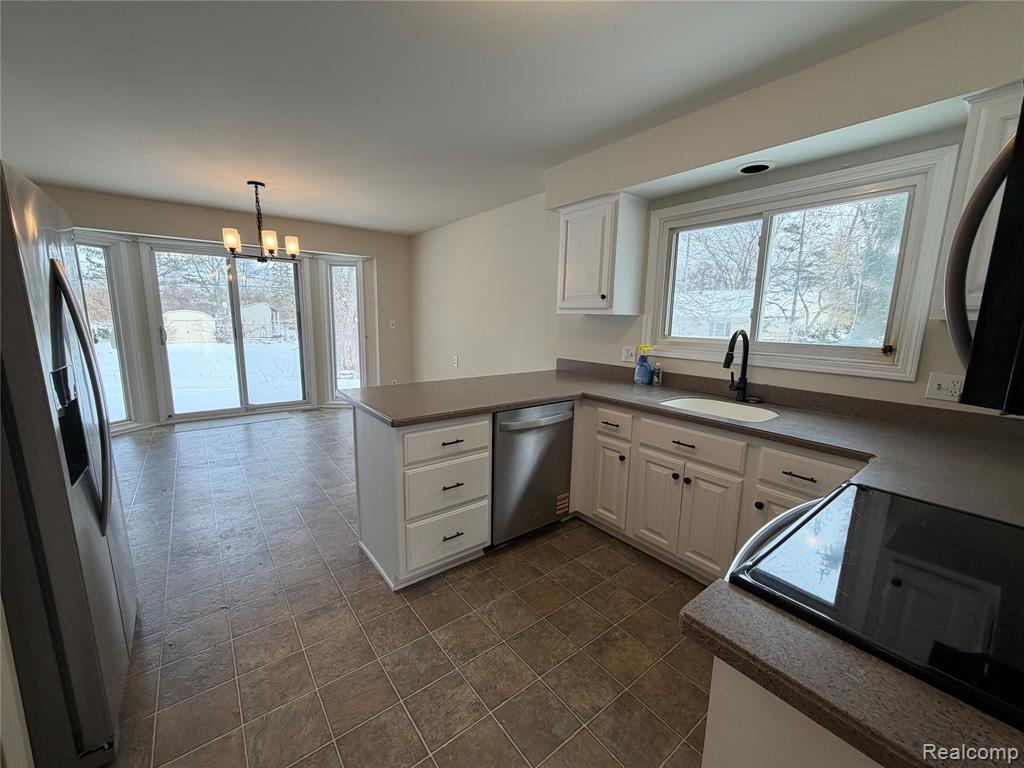 48 Webb Drive, Troy, MI 48098 — Photo 5