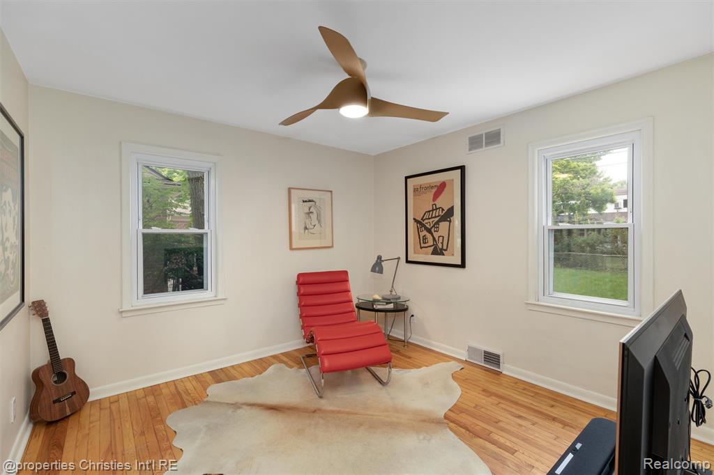 13323 Hart Avenue, Huntington Woods, MI — Photo 18