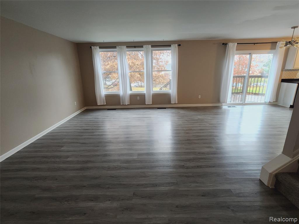 5184 Meadow Crest Circle, Holly, MI 48442 — Photo 5
