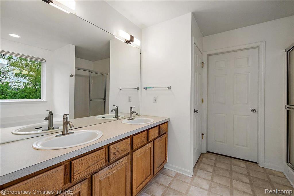 9773 RAVENSHIRE Drive, Ypsilanti, MI 48198 — Photo 36