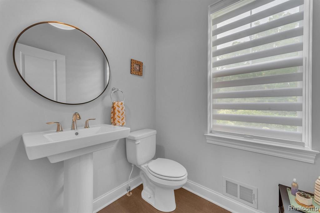 9857 Dartmouth Road, Clarkston, MI 48348 — Photo 10
