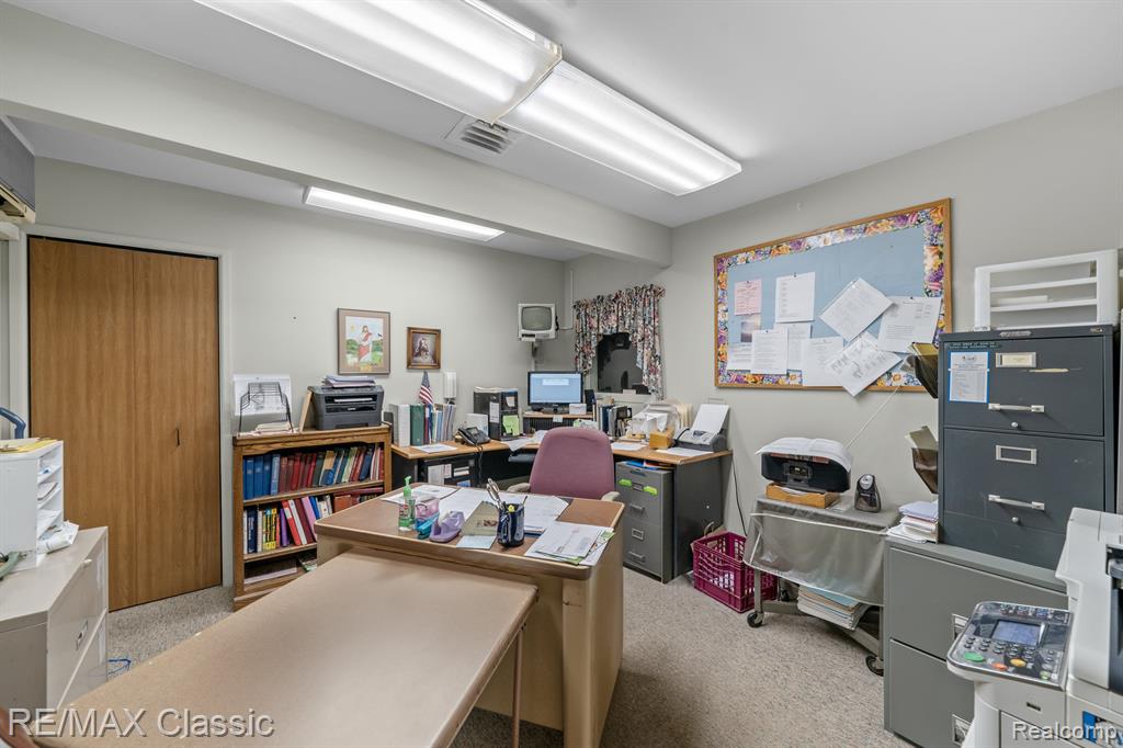 26701 JOY Road, Dearborn Heights, MI 48127 — Photo 25