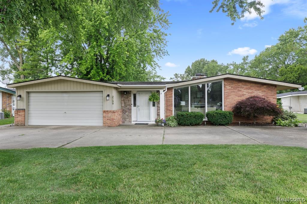 2159 HELMSFORD Drive, Wolverine Lake, MI 48390 — Photo 2