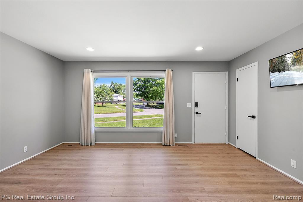 4550 JUSTINE Street, Shelby Twp, MI 48317 — Photo 28