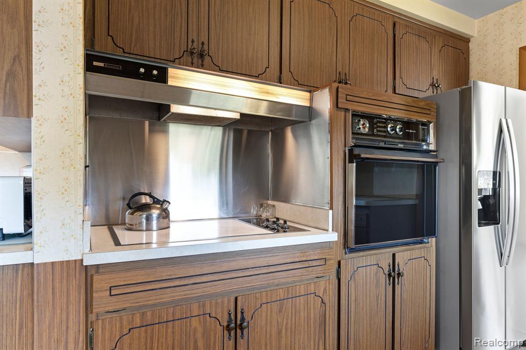 6248 LIVERNOIS Road, Troy, MI 48098 — Photo 17