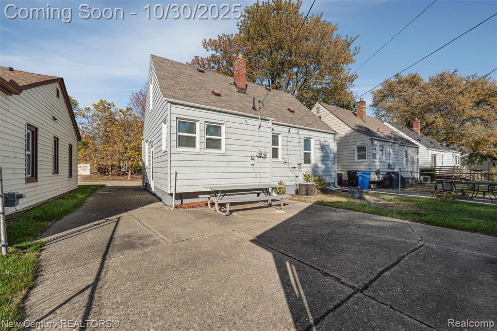 621 W Harwood Avenue, Madison Heights, MI 48071 — Photo 23
