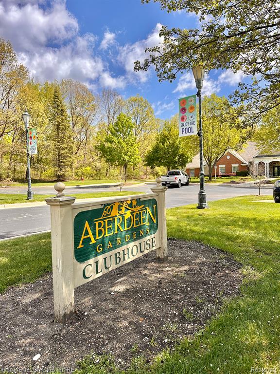 4235 BERKSHIRE Drive, Sterling Heights, MI 48314 — Photo 32