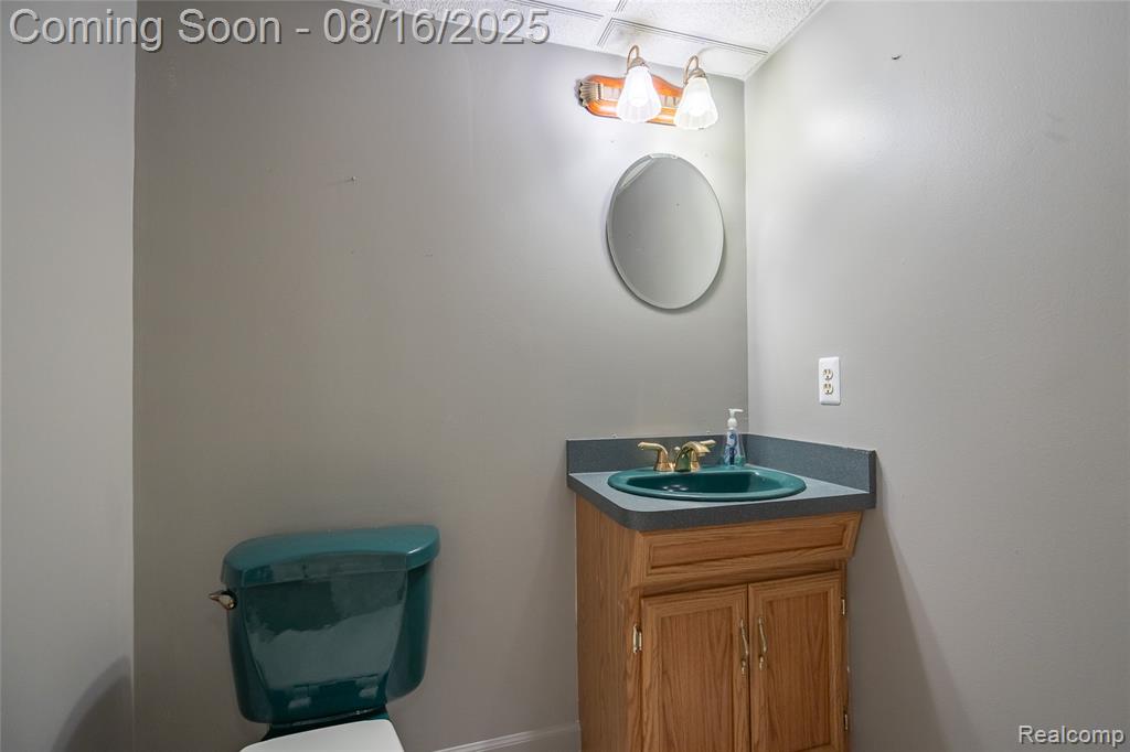 7085 Hickory Hollow Circle, Clarkston, MI 48348 — Photo 51