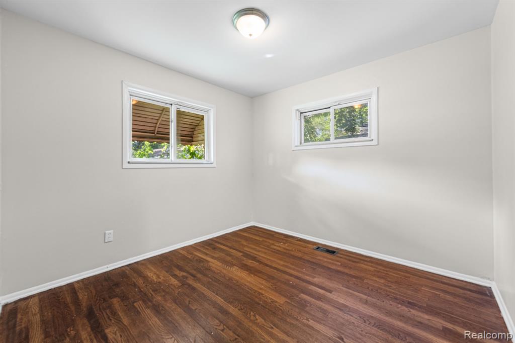 1601 S Bassett Street, Detroit, MI 48217 — Photo 11