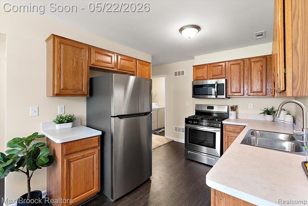 25258 Julianna Drive, Chesterfield, MI — Photo 9