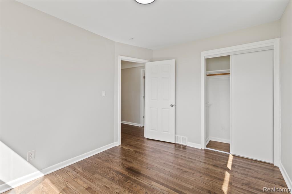 33091 Barton Street, Garden City, MI — Photo 15