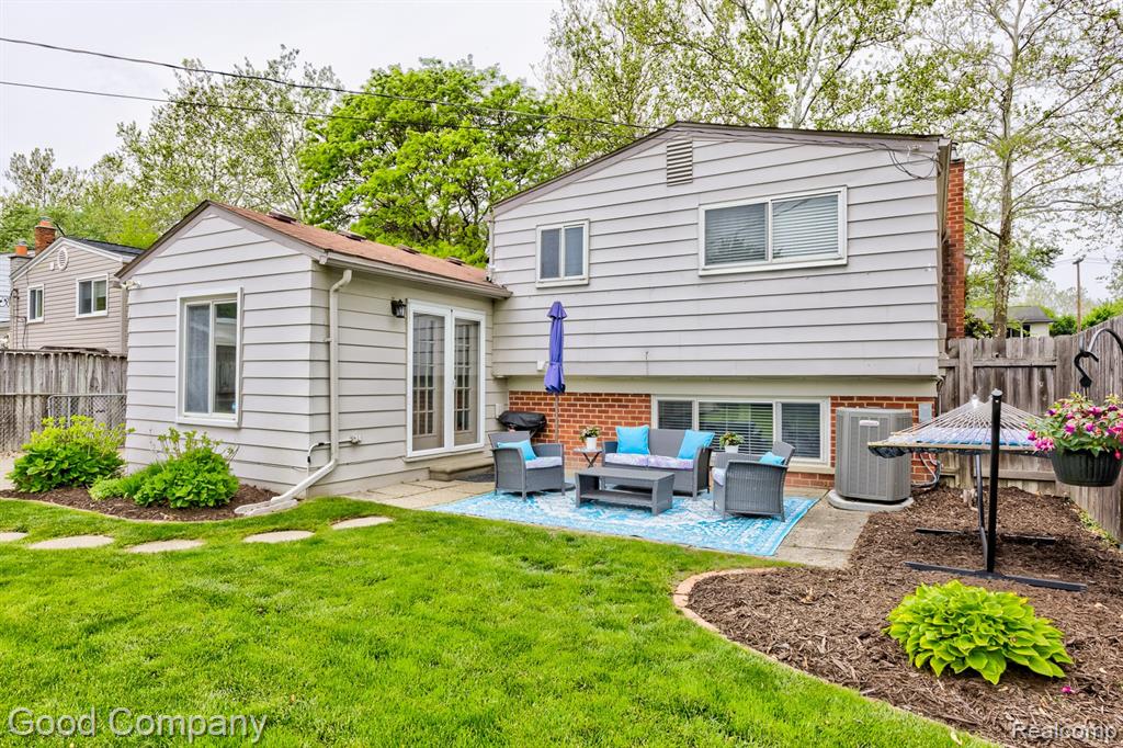 576 LANGLEY Boulevard, Clawson, MI — Photo 41