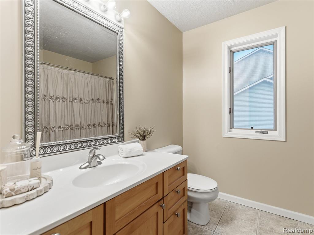 1393 Eden Gardens Drive, Fenton, MI 48430 — Photo 29