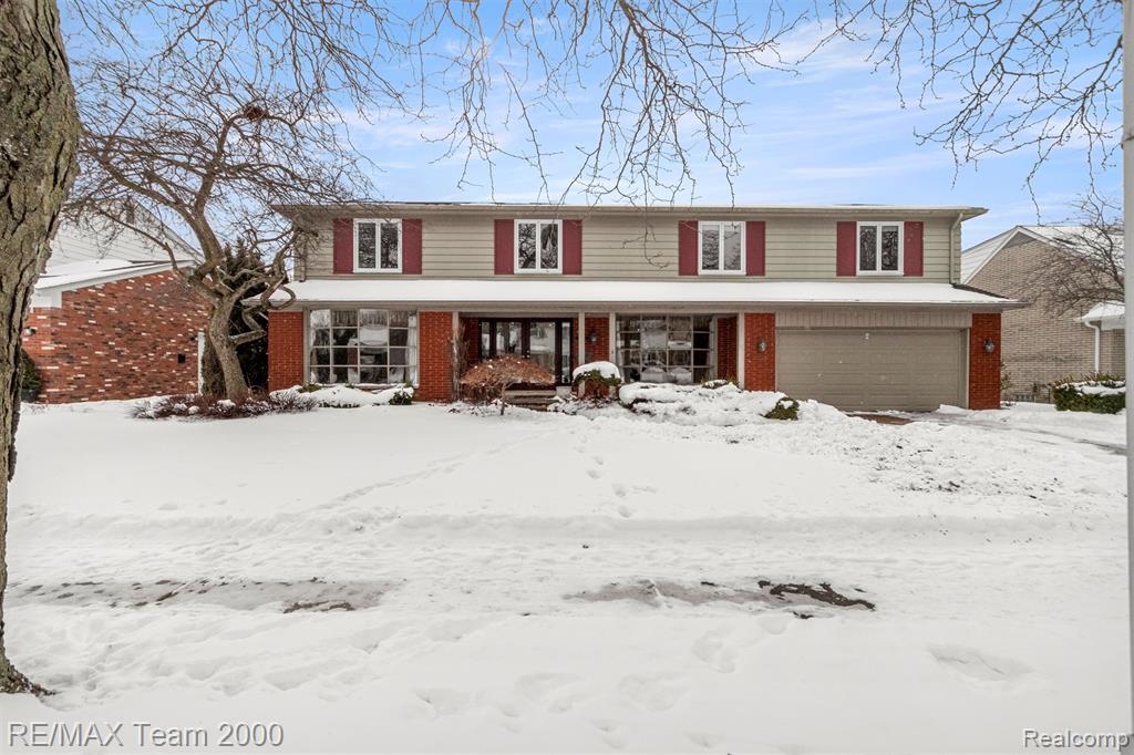 741 Briarcliff Drive, Grosse Pointe Woods, MI 48236 — front exterior