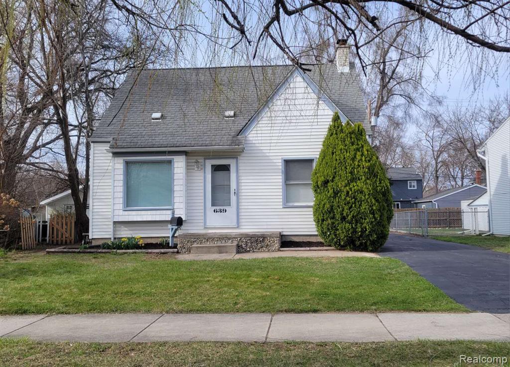 639 E 14 MILE Road, Clawson, MI — front exterior