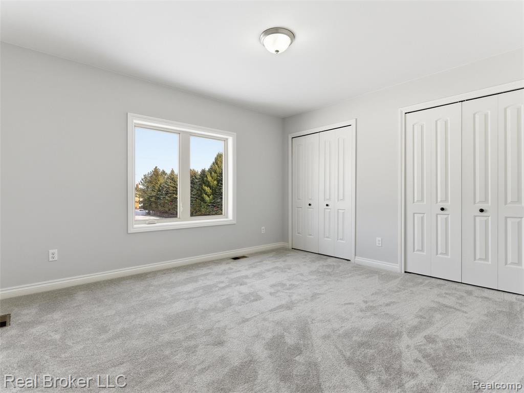 47124 Rosevillage Court, Shelby Twp, MI 48315 — Photo 28