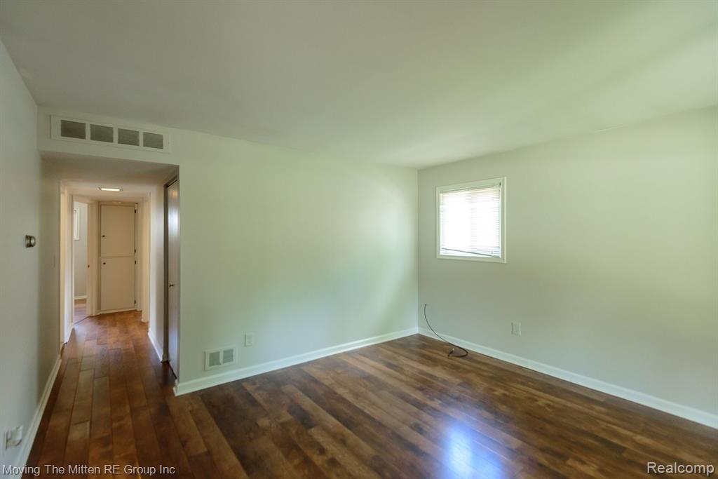 4666 ROOSEVELT Boulevard, Dearborn Heights, MI 48125 — Photo 4