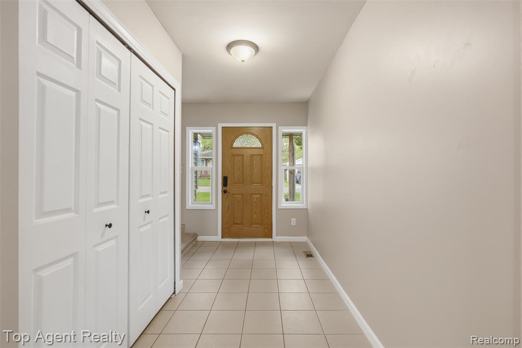7048 Lapham, Waterford, MI 48329 — Photo 5