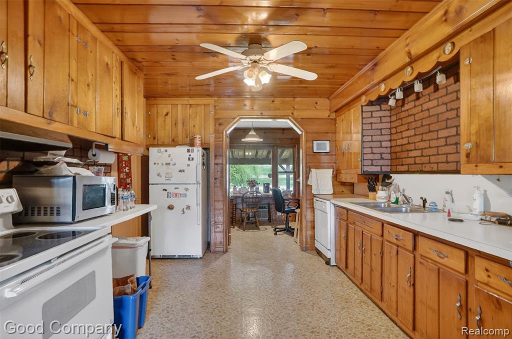 953 Lake Drive, Oxford, MI 48371 — Photo 23