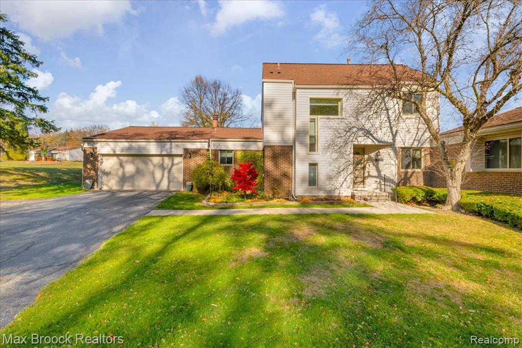 5415 Fairway Lane, West Bloomfield, MI 48323 — front exterior