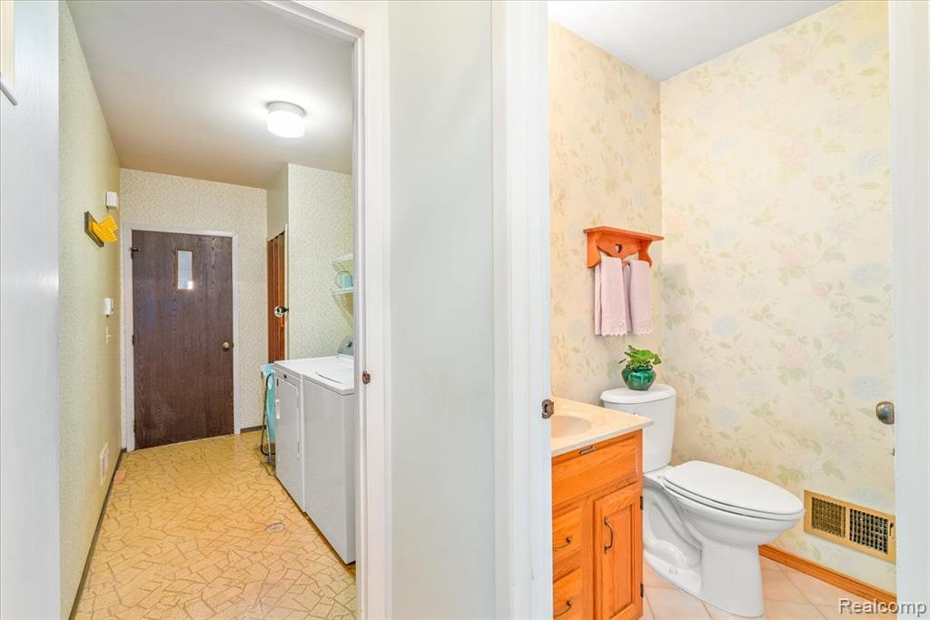 6877 Pittsford Street, Canton, MI 48187 — Photo 45