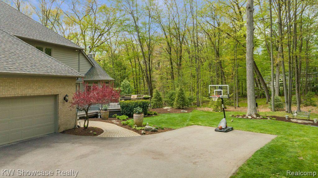 6061 TURNBERRY Drive, Commerce Twp, MI 48382 — Photo 4