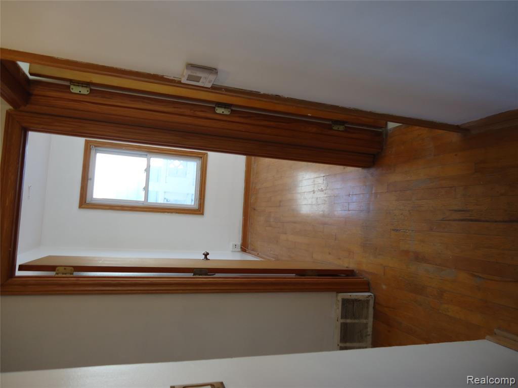 829 HUDSON Street, Wyandotte, MI 48192 — Photo 8