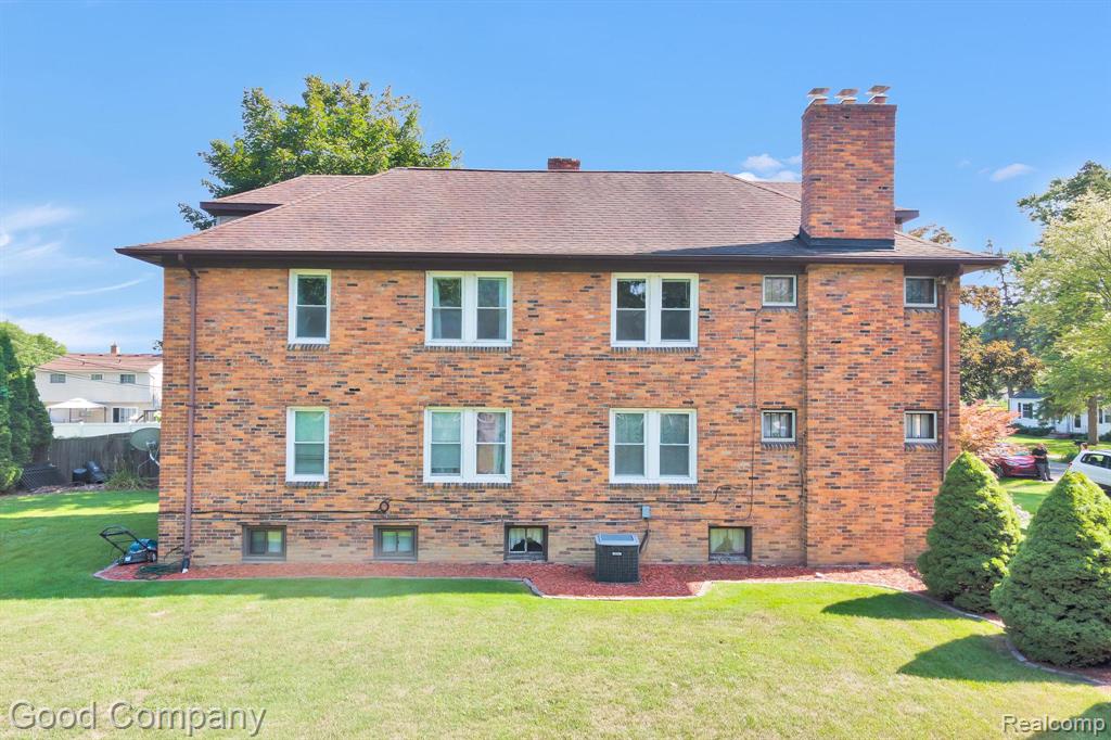 21516 Oxford Avenue, Farmington, MI 48336 — Photo 31