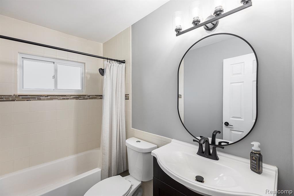 43752 Goldberg Drive, Sterling Heights, MI 48313 — Photo 10