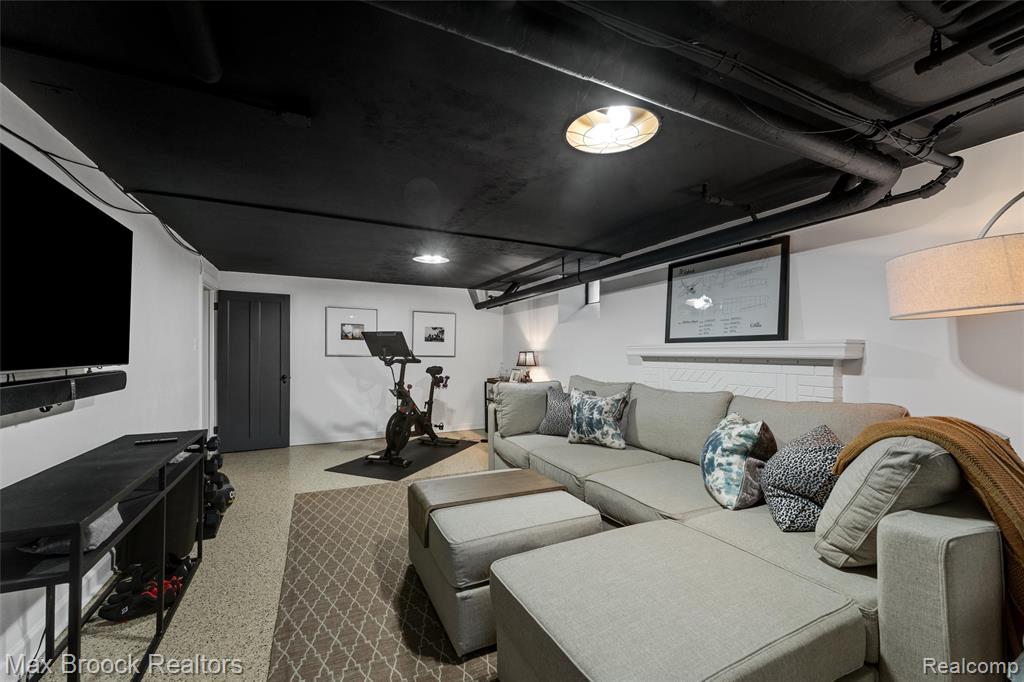 1425 Bedford Road, Grosse Pointe Park, MI 48230 — Photo 40