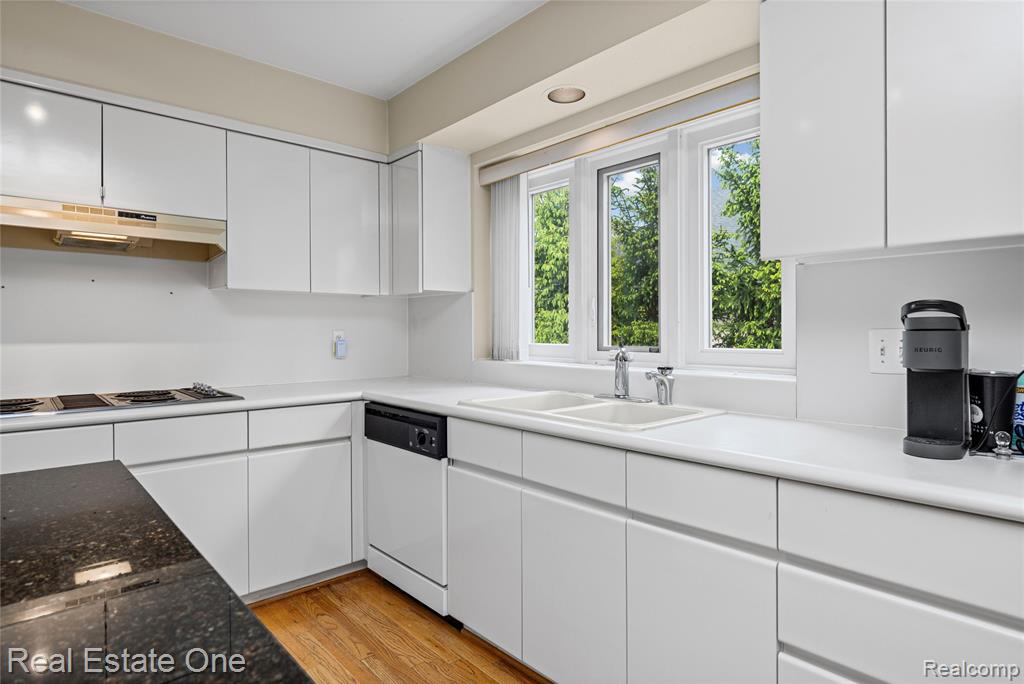 5000 Mirror Lake Court, 19, West Bloomfield, MI 48323 — Photo 18