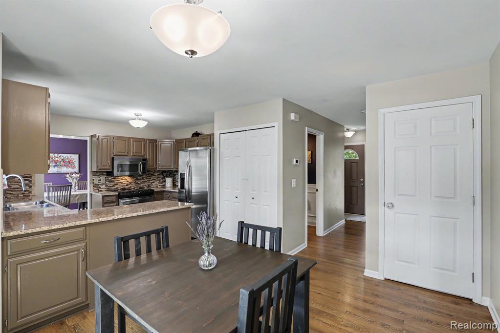 6433 Woodcrest Ridge, Clarkston, MI — Photo 12