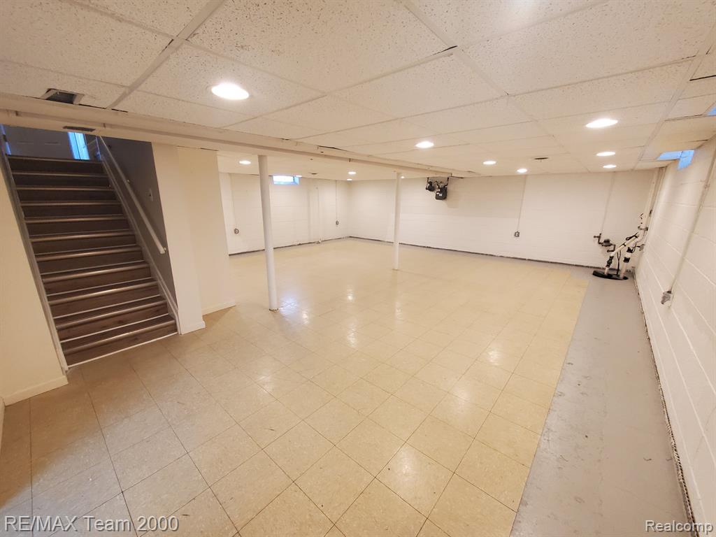 4565 UNIVERSAL Street, Dearborn Heights, MI 48125 — Photo 20