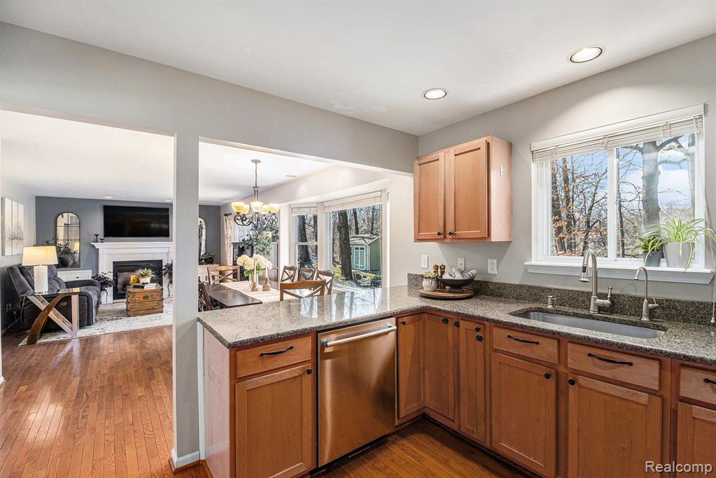 7926 FOREST CREEK, Whitmore Lake, MI 48189 — Photo 4