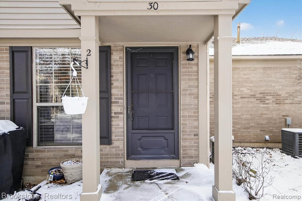 30 Pine Tree Ridge Drive, Waterford, MI, 48327