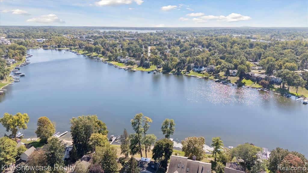 688 Wolverine Drive, Walled Lake, MI 48390 — Photo 16