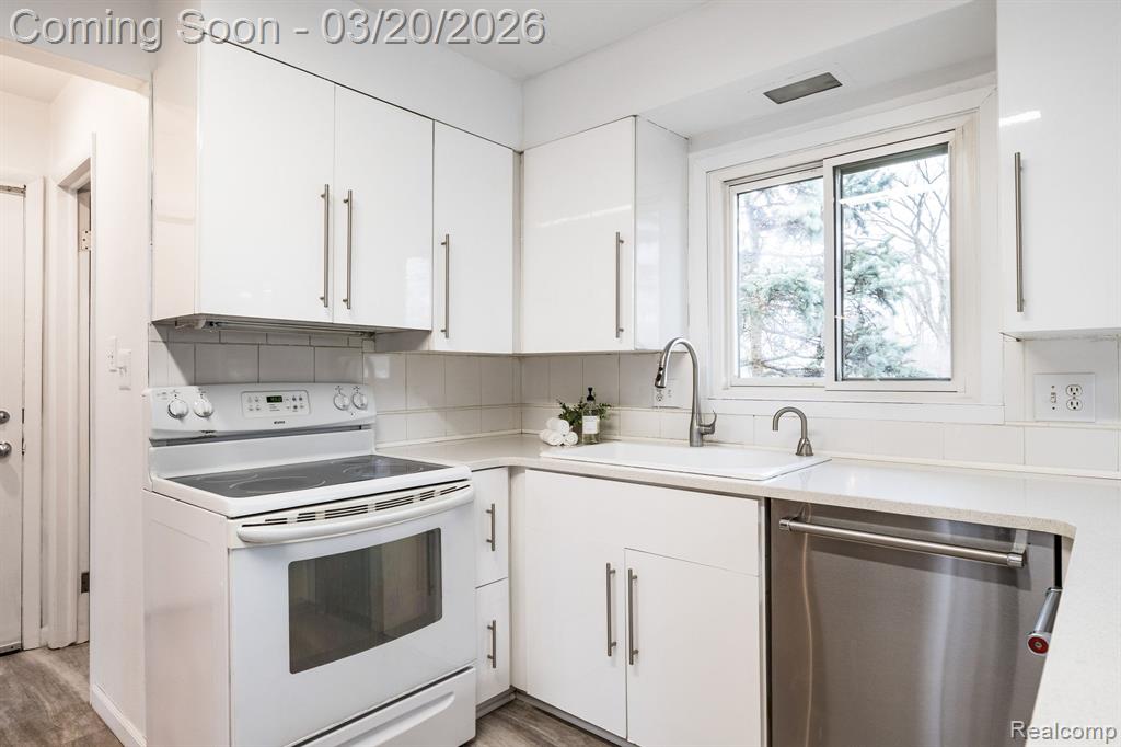 5832 Shaun Road, West Bloomfield, MI — Photo 10