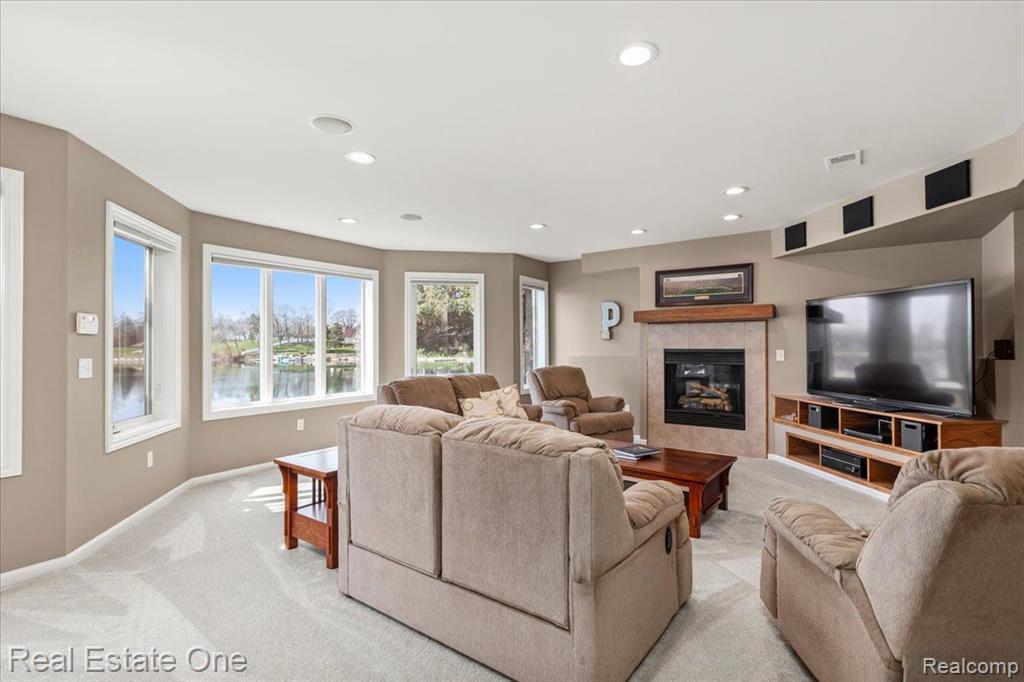566 BAY POINTE Drive, Oxford, MI 48371 — Photo 49