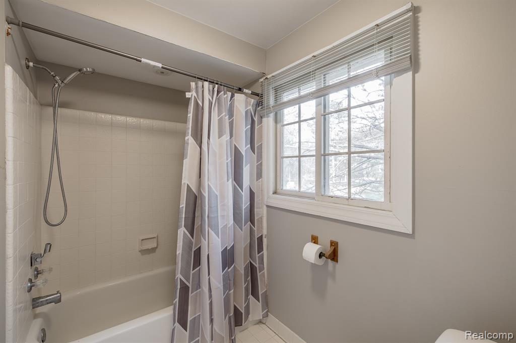 6351 Cherry Tree Court, Rochester Hills, MI 48306 — Photo 52