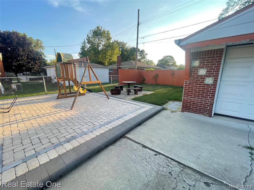 8232 Bailey Street, Taylor, MI 48180 — Photo 17