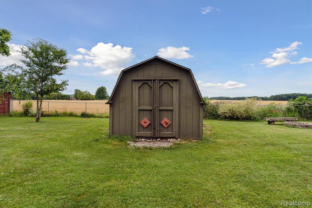 4466 VAN VLEET Road, Swartz Creek, MI 48473 — Photo 8